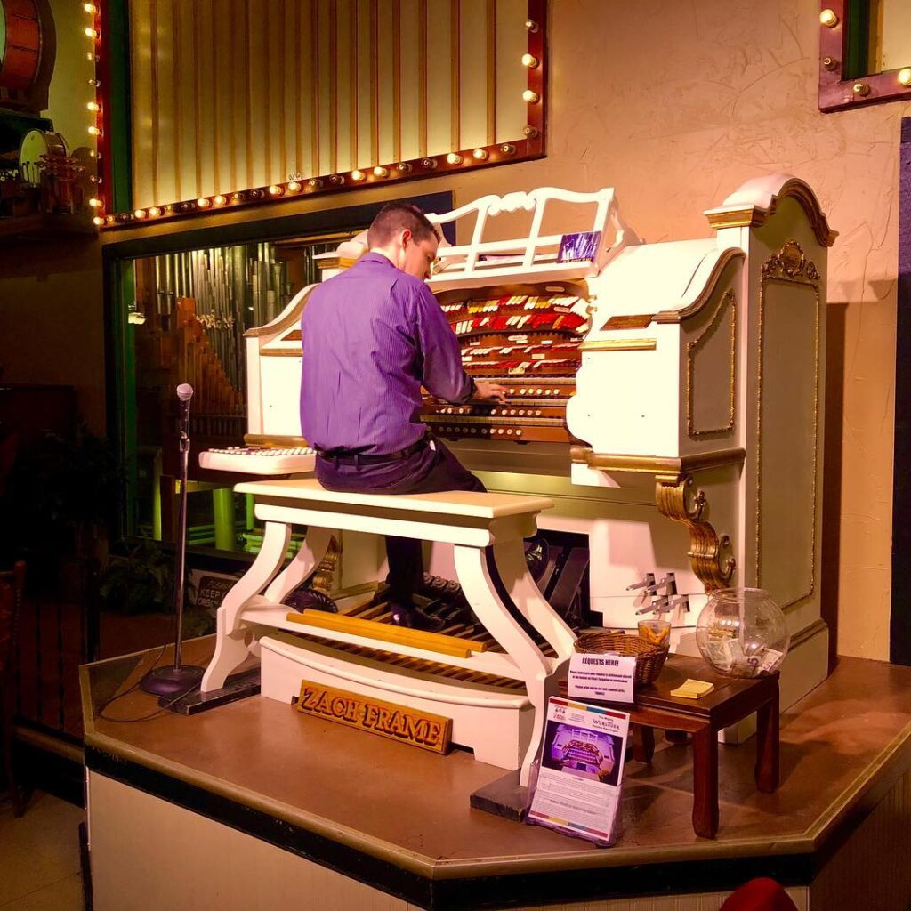 organist at Organ Piper Pizza in Greenfield Wisconsin